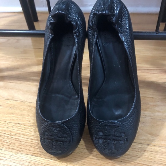 Authentic Tory Burch leather authentic flats. - Picture 2 of 8